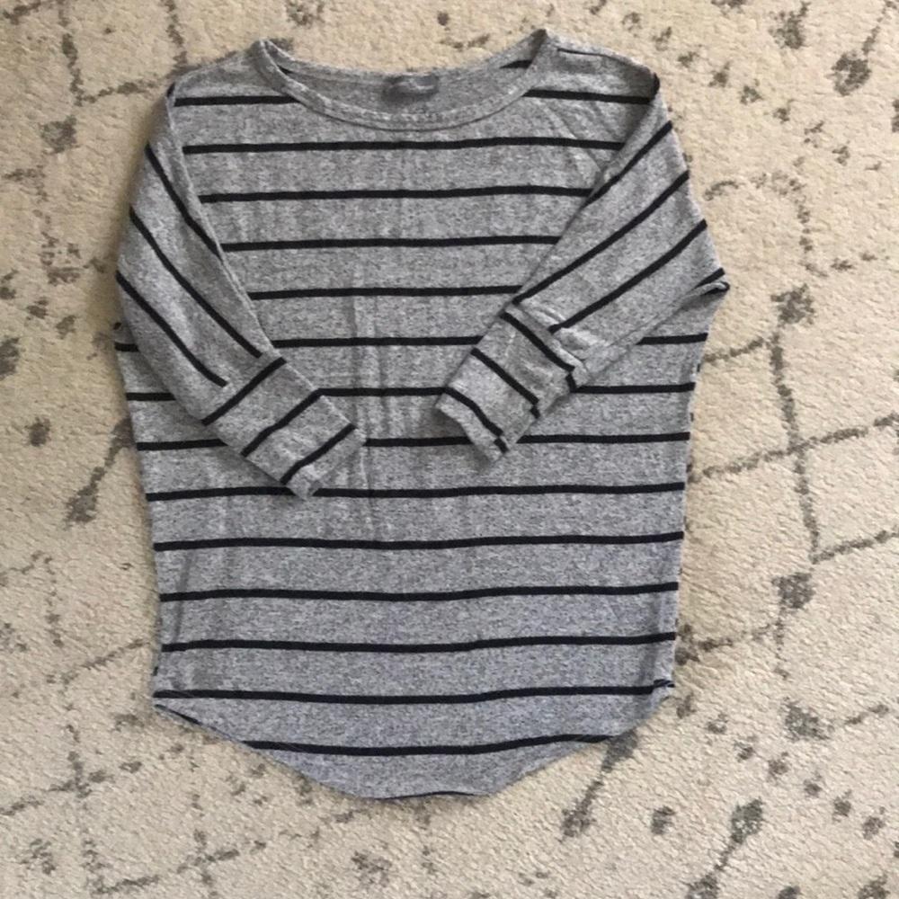 3/4 gray and black striped shirt.